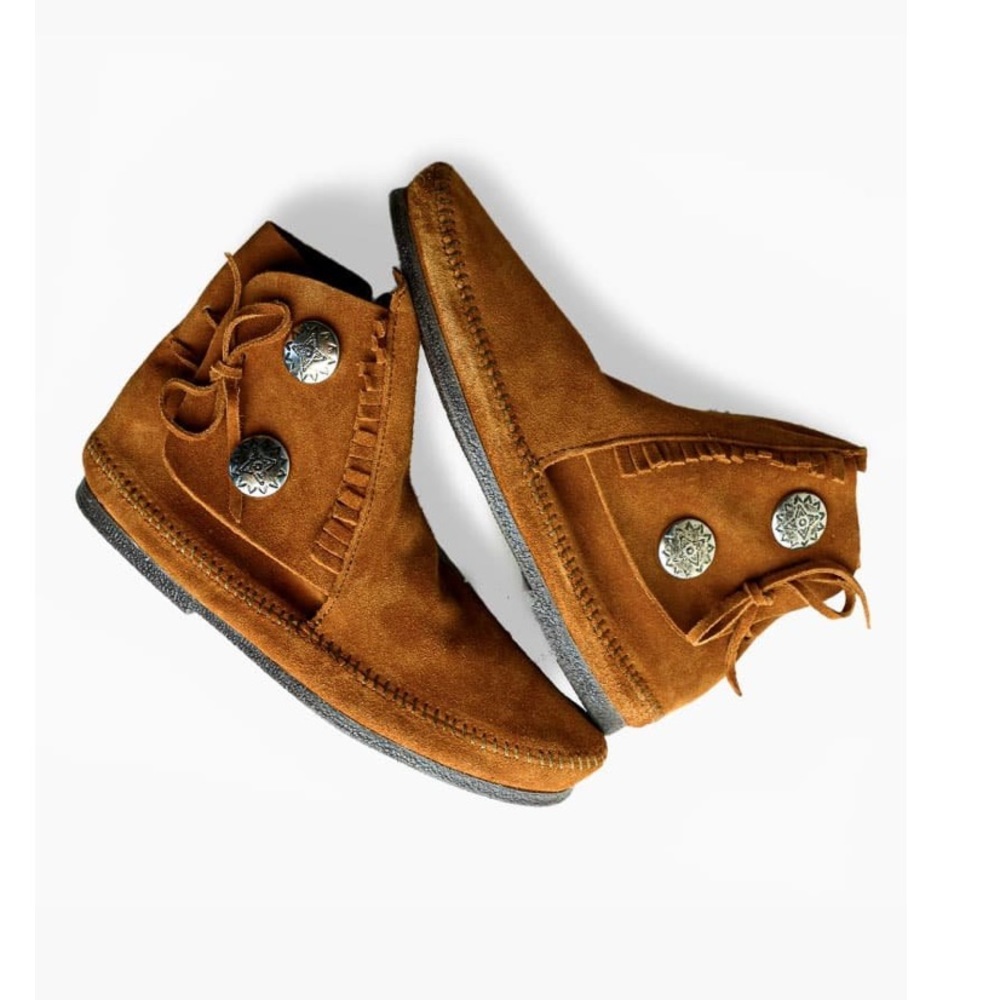 Minnetonka Two Button Hardsole Boot Festival Conc… - image 2